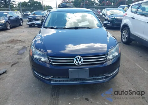 2014 Volkswagen Passat 1.8T Wolfsburg Edition z USA, uszkodzony, nr VIN 1VWAT7A31EC080361